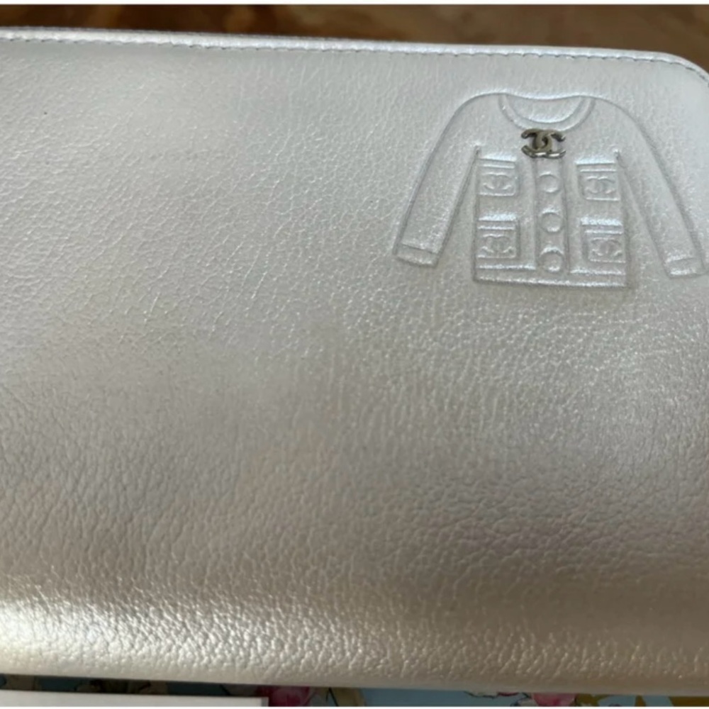 Chanel Silver Women's Wallet - Picture 2 of 8